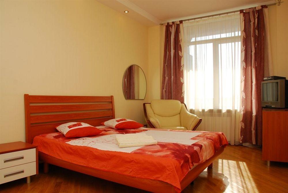 Pecherskie Lipki Kyiv Exterior foto